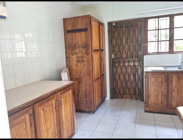 5 BEDROOM TOWNHOUSE FOR SALE IN GLENWOOD